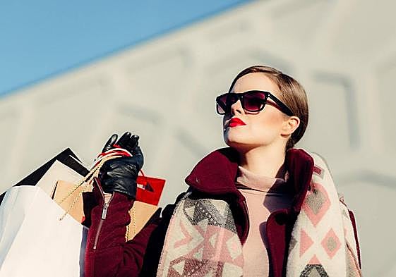 Una mujer en un día de compras.
