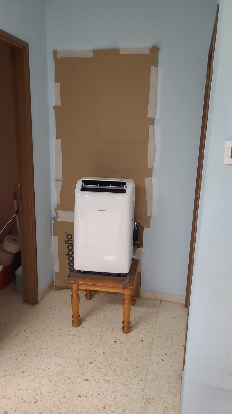 Imagen principal - Estado que presenta actualmente la climatización en la base del SAMU de Dénia,