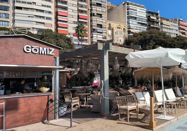 El chiringuito Gómiz recibe más clientes a la hora de comer.