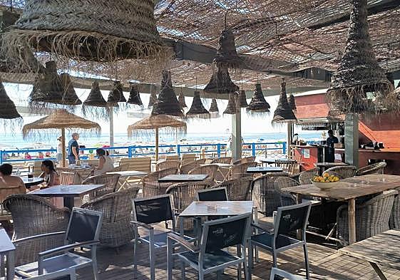 El chiringuito Gómiz en la Playa del Postiguet.