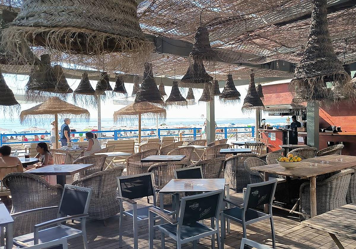 El chiringuito Gómiz en la Playa del Postiguet.