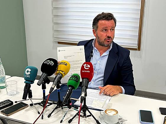 El alcalde de Elche, Pablo Ruz, en su comparecencia de este lunes.