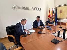 Firma del convencio de colaboración entre el Ayuntamiento de Elche y FACPYME.
