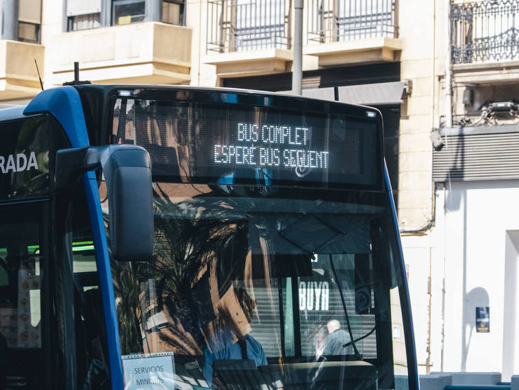Los conductores de los autobuses interurbanos de L&#039;Alacantí amenazan con adelantar la huelga indefinida