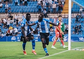 Ketu celebra junto a Marcos Mendes su decisivo gol ante el Espanyol B