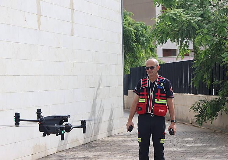 Imagen principal - Demostración de los nuevos artilugios que dispondrá la Policía Local