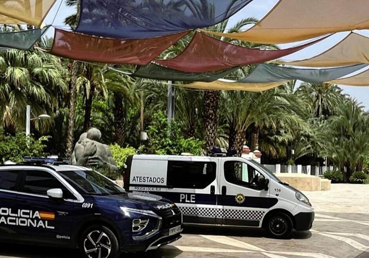 Miembros de la Policía Nacional y Local de Elche en un despliegue en plenas fiestas de la ciudad