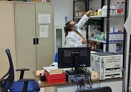 Empleada del consultorio de San Gabriel.