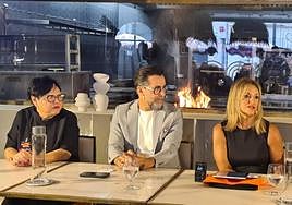 La consellera de Turismo, Nuria Montes junto con el chef Quique Dacosta en la presentación de D*na