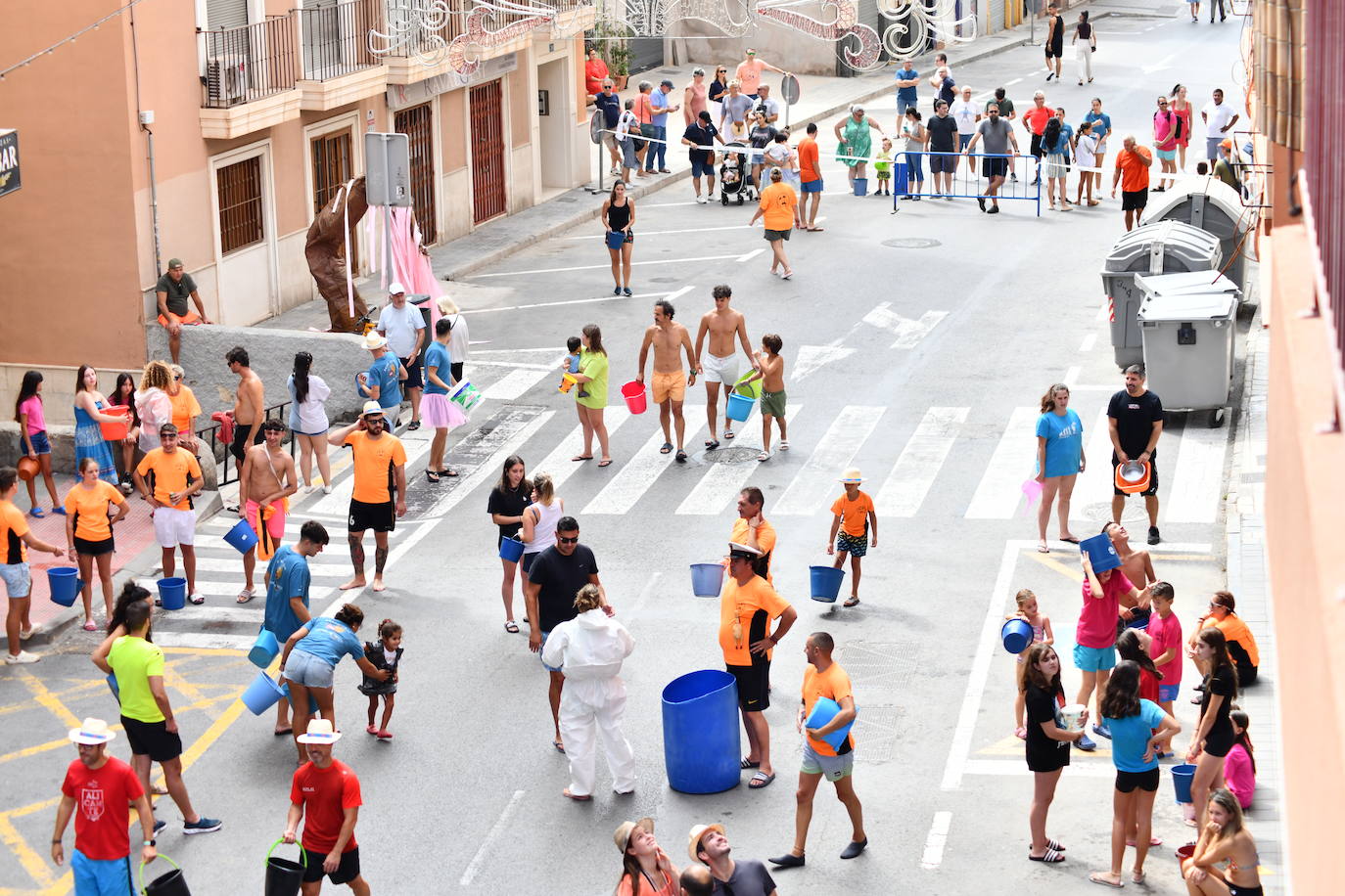 El Raval Roig despide sus fiestas con la tradicional Poalà