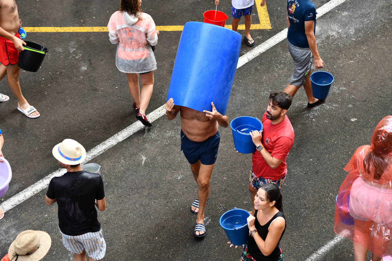 El Raval Roig despide sus fiestas con la tradicional Poalà