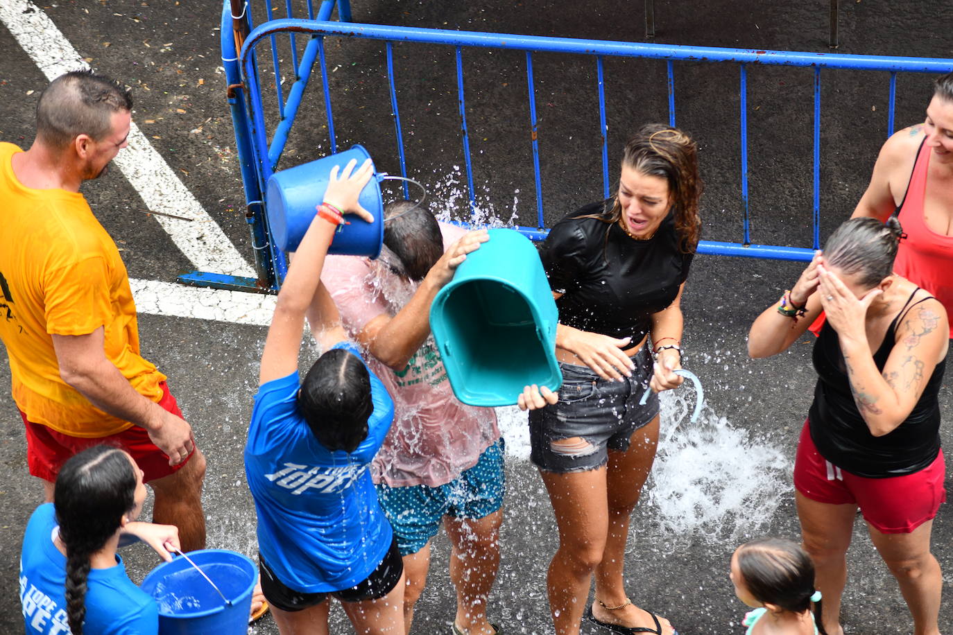 El Raval Roig despide sus fiestas con la tradicional Poalà
