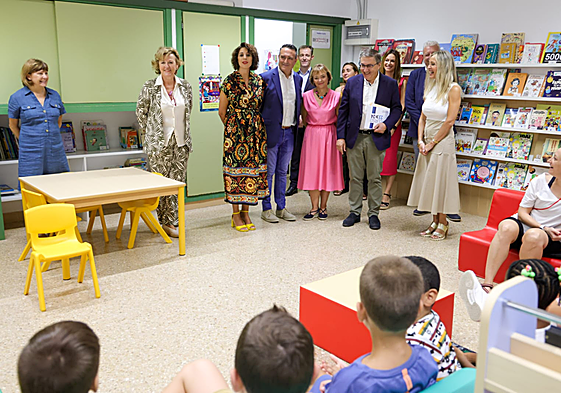 Visita del conseller Rovira a un centro el primer día de curso.