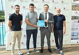 Valentín Alcalá, concejal de Deportes y Juventud Denia; José Enrique Gutiérrez, Pdte. Fed. Valenciana Ciclismo; Jérôme Gateau, Dir. Hotel Denia Marriott La Sella, y Javier Scotto, concejal delegado en materia de Seguridad y Movilidad Denia