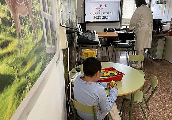 Un alumno al comenzar las clases en el Hospital.