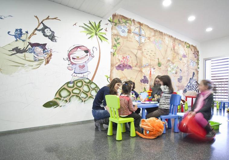 Los especialistas recomiendan la vacunación infantil contra la gripe para prevenir el contagio en adultos
