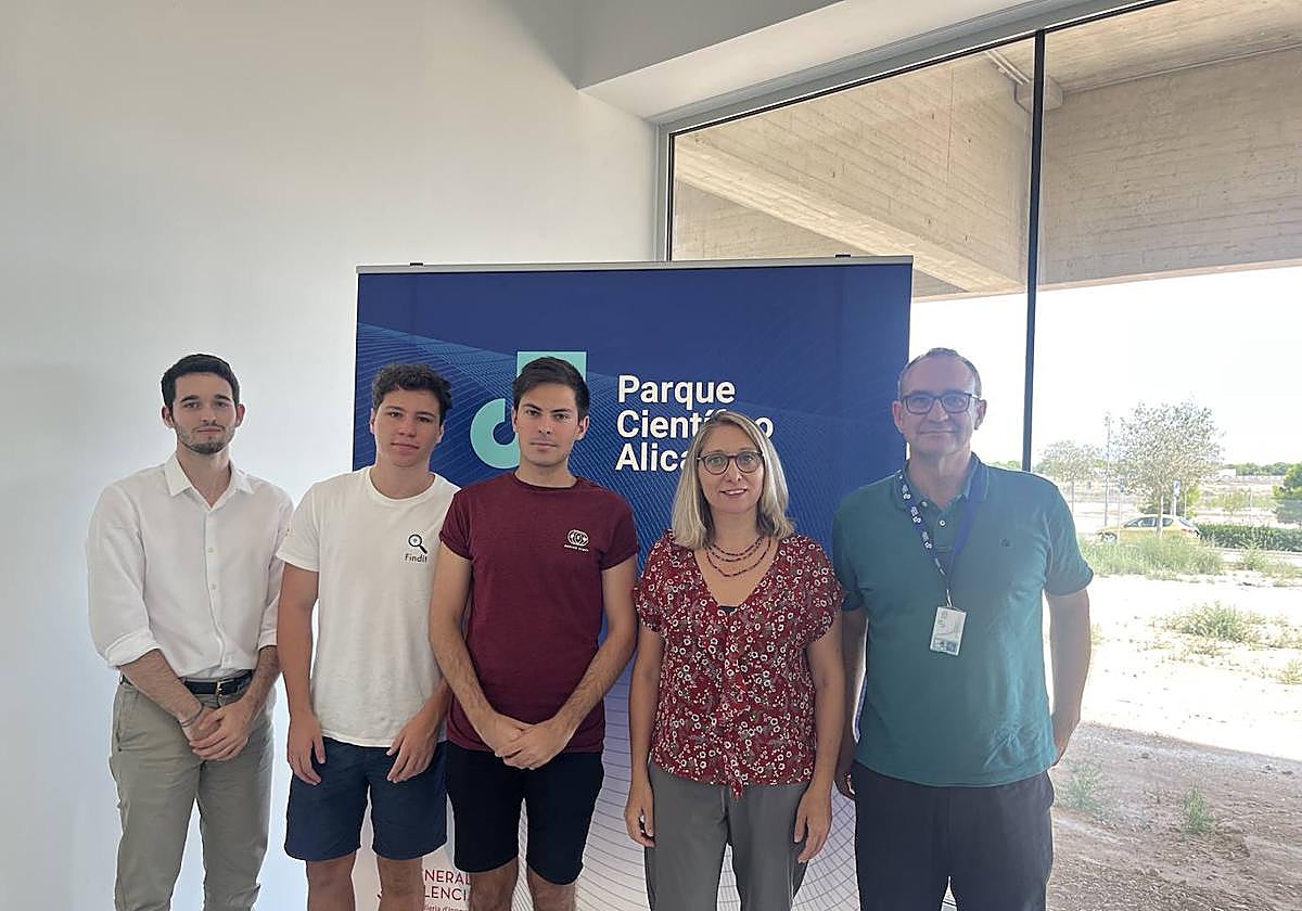 Creadores de la Startup junto con miembros del Parque Científico de la UA