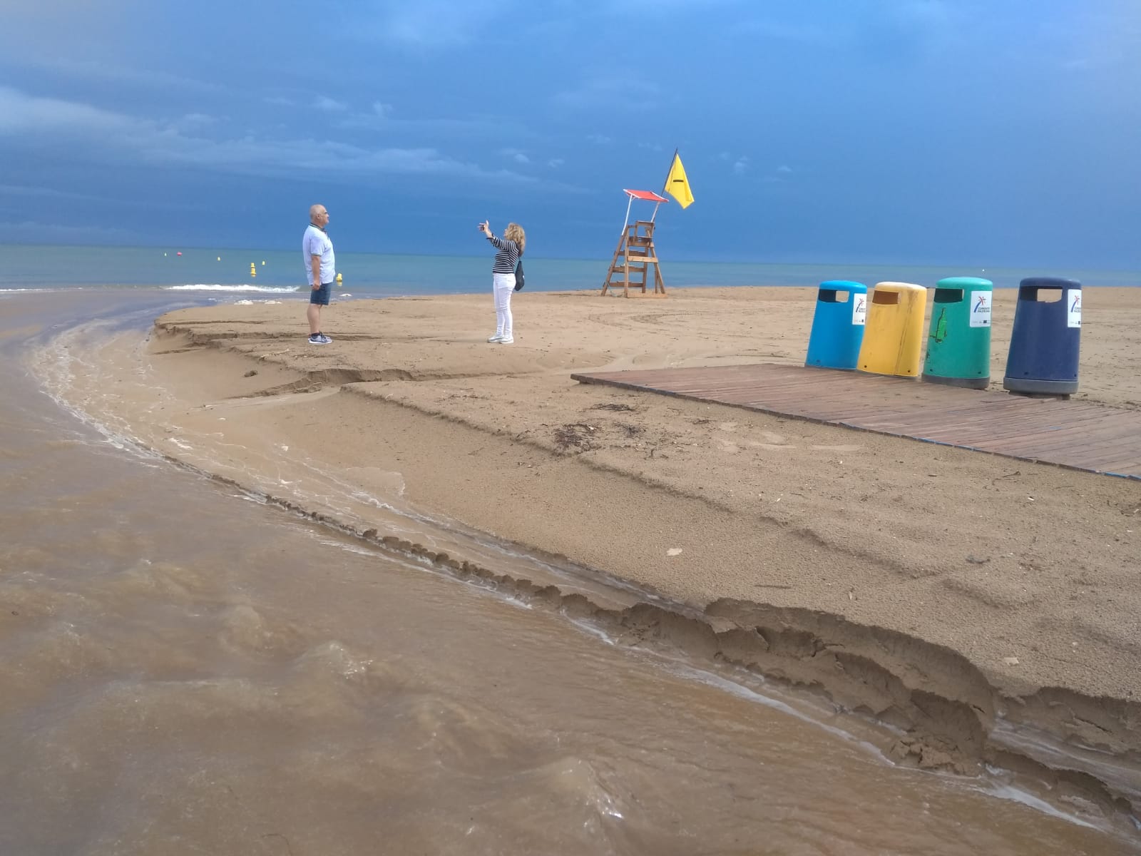 Imagen secundaria 1 - Las tormentas se ceban con Elche y la Marina Alta con casi 80 litros por m2