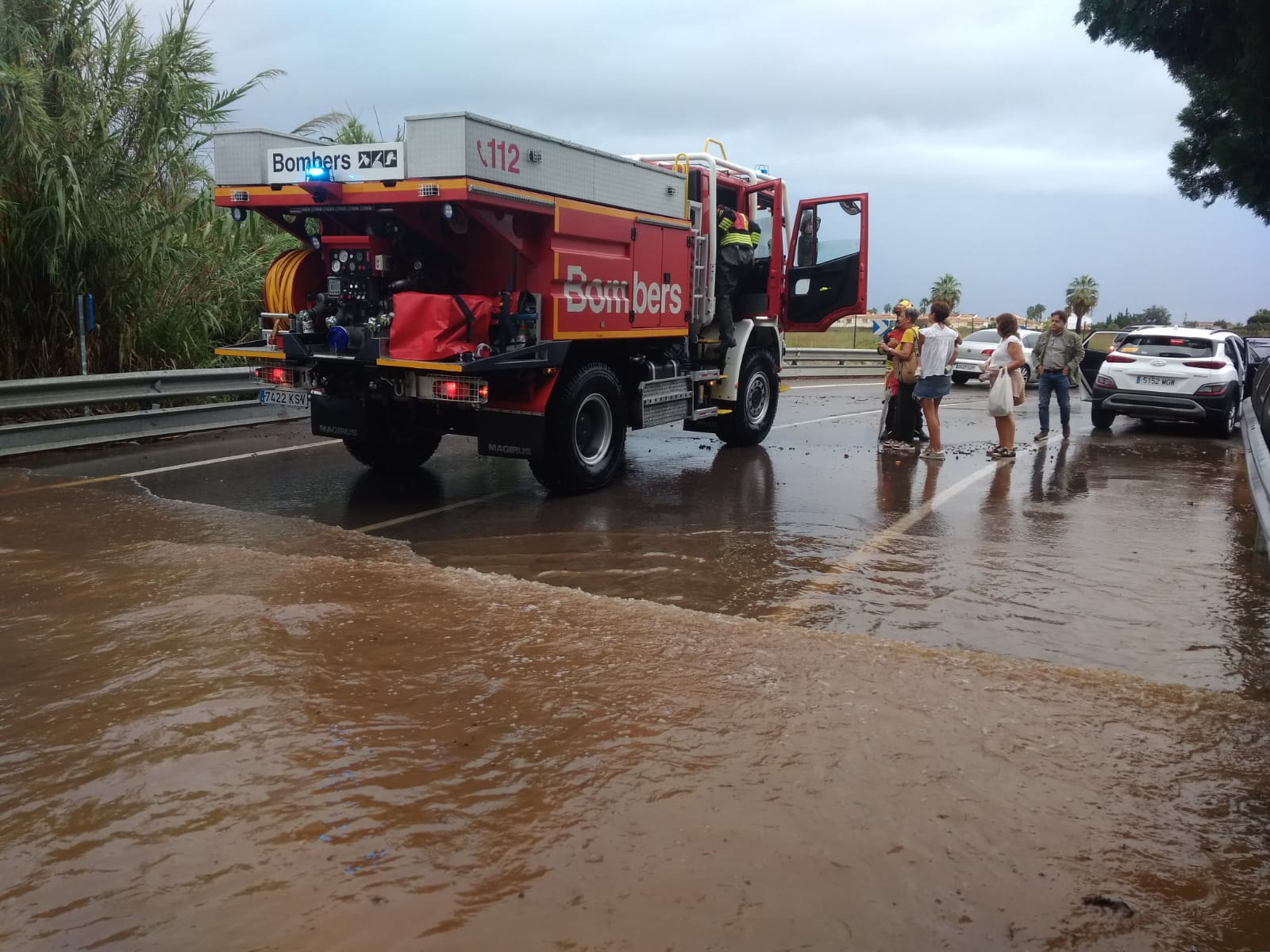 Imagen secundaria 2 - Las tormentas se ceban con Elche y la Marina Alta con casi 80 litros por m2