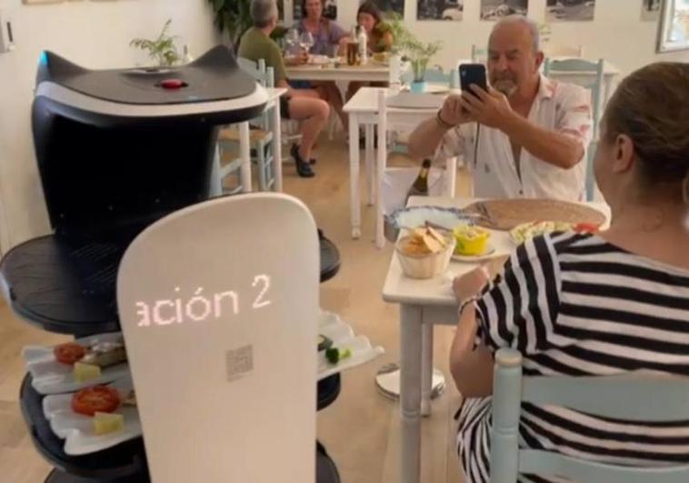 La Inteligencia Artificial irrumpe en el restaurante de una de las mejores calas de Alicante