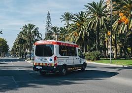 Ambulancia circulando