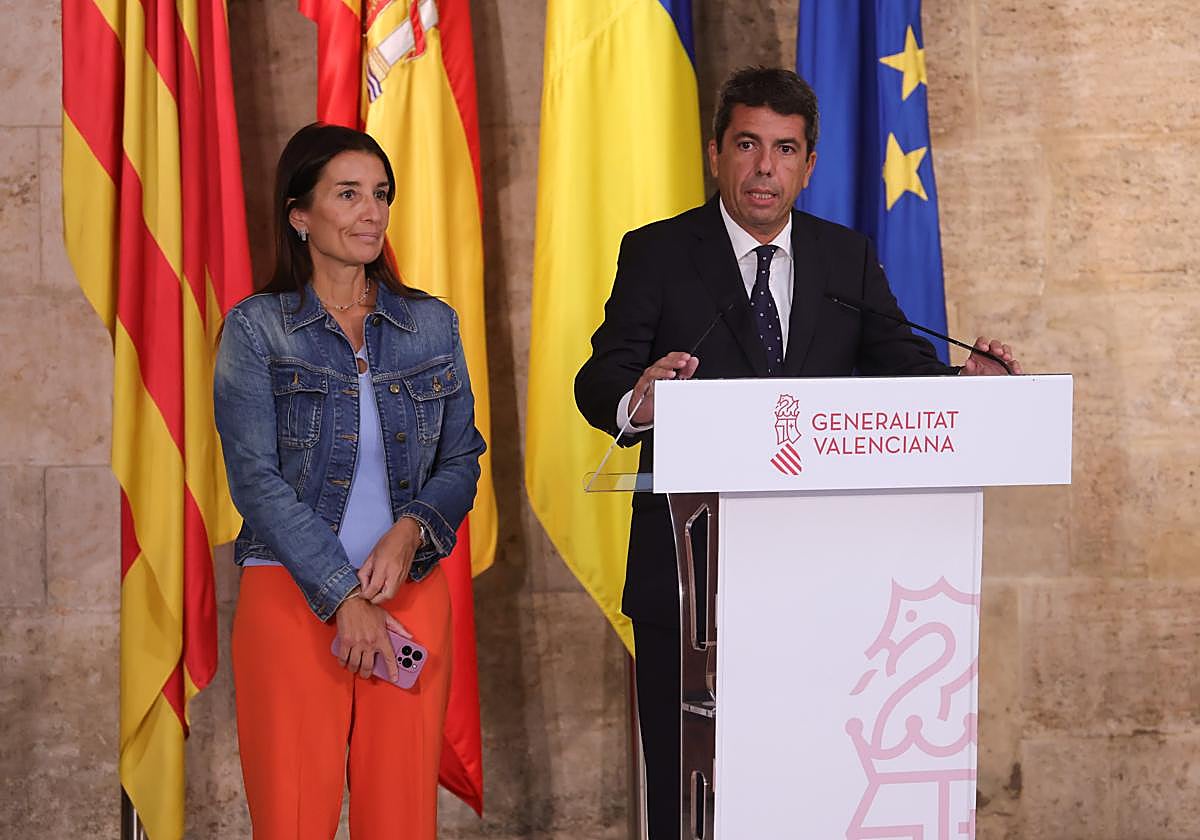 La consellera Ruth Merino junto al presidente Carlos Mazón.