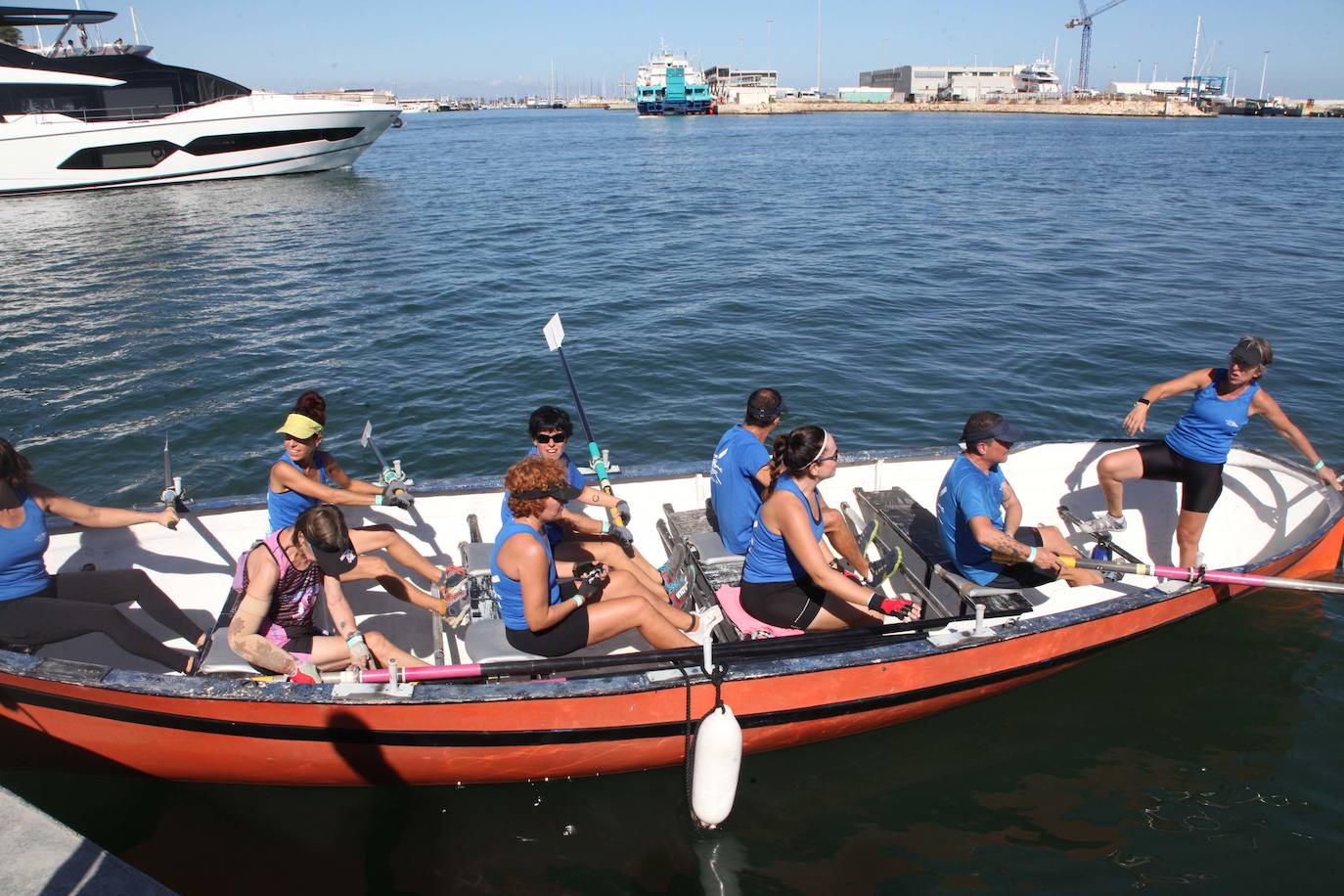 Una carrera de remos para luchar contra el cáncer de mama en Dénia