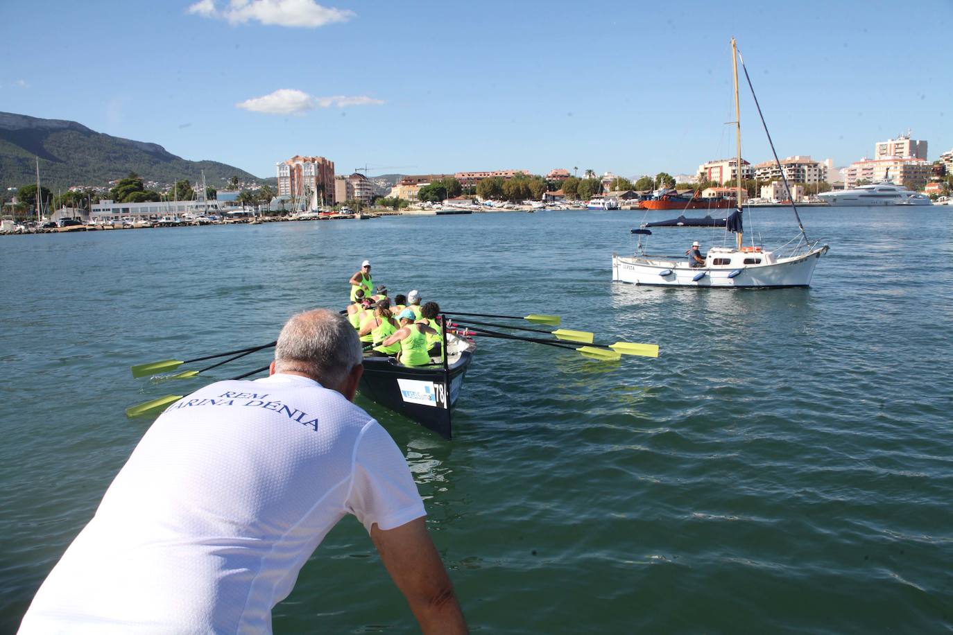 Una carrera de remos para luchar contra el cáncer de mama en Dénia