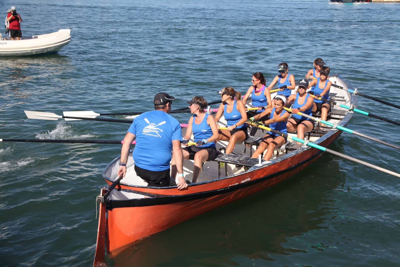 Una carrera de remos para luchar contra el cáncer de mama en Dénia