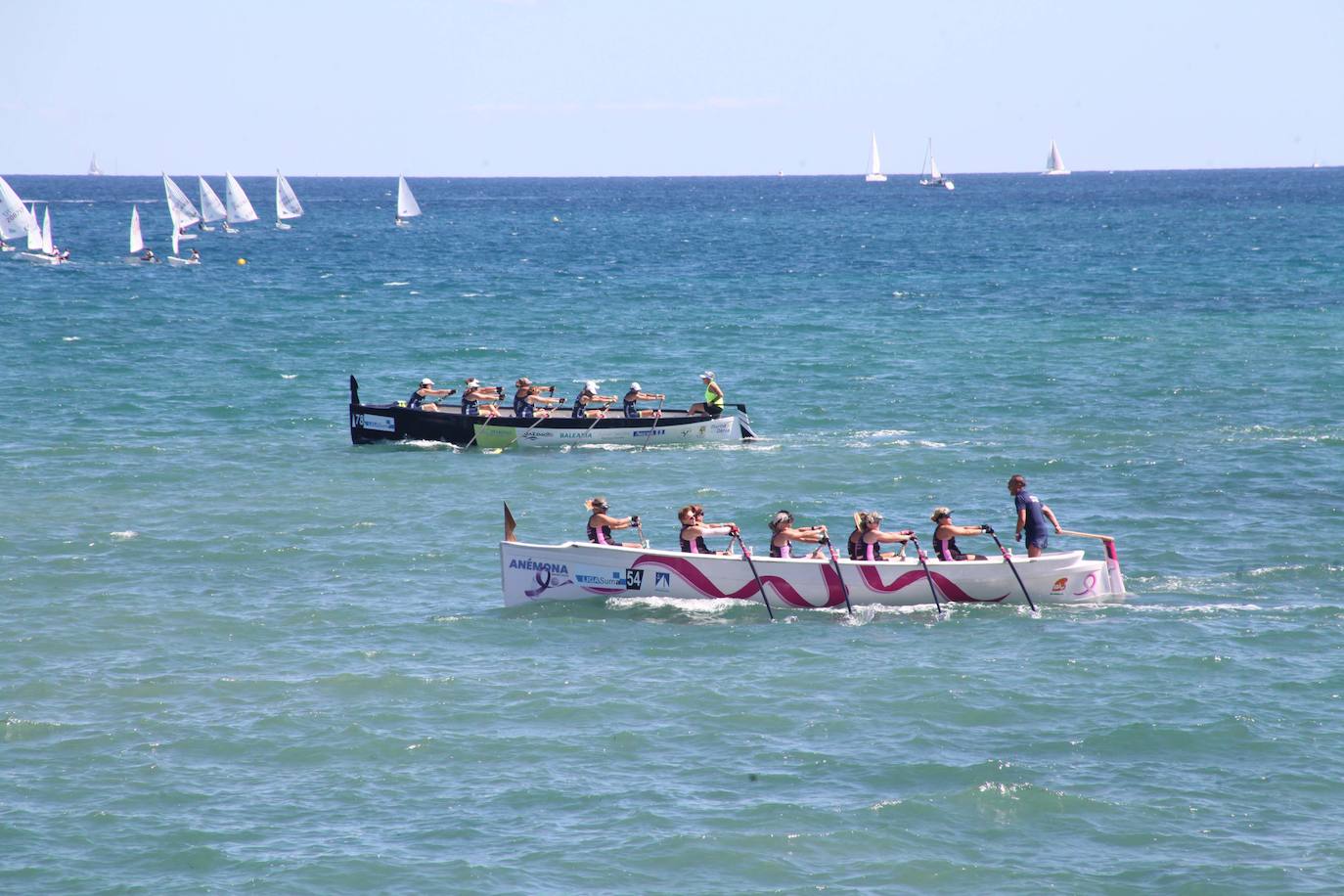 Una carrera de remos para luchar contra el cáncer de mama en Dénia