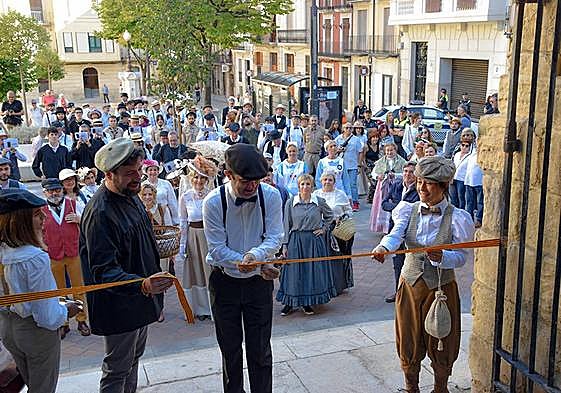 Inauguración de la Feria Modernista de Alcoi.