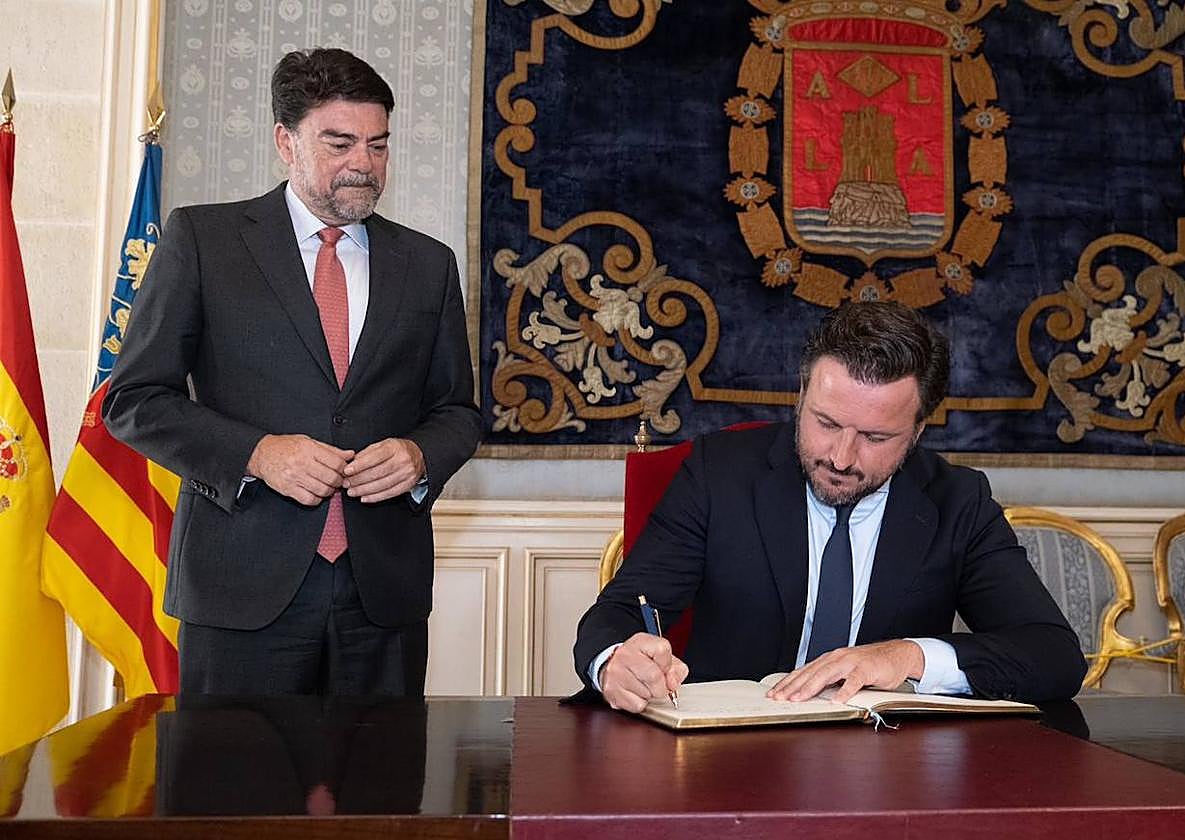 Los alcaldes de Alicante y Elche, Luis Barcala y Pablo Ruz.