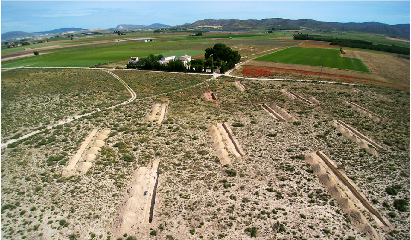 Vista general del corredor Villena-Caudete y de una de las dunas estudiadas