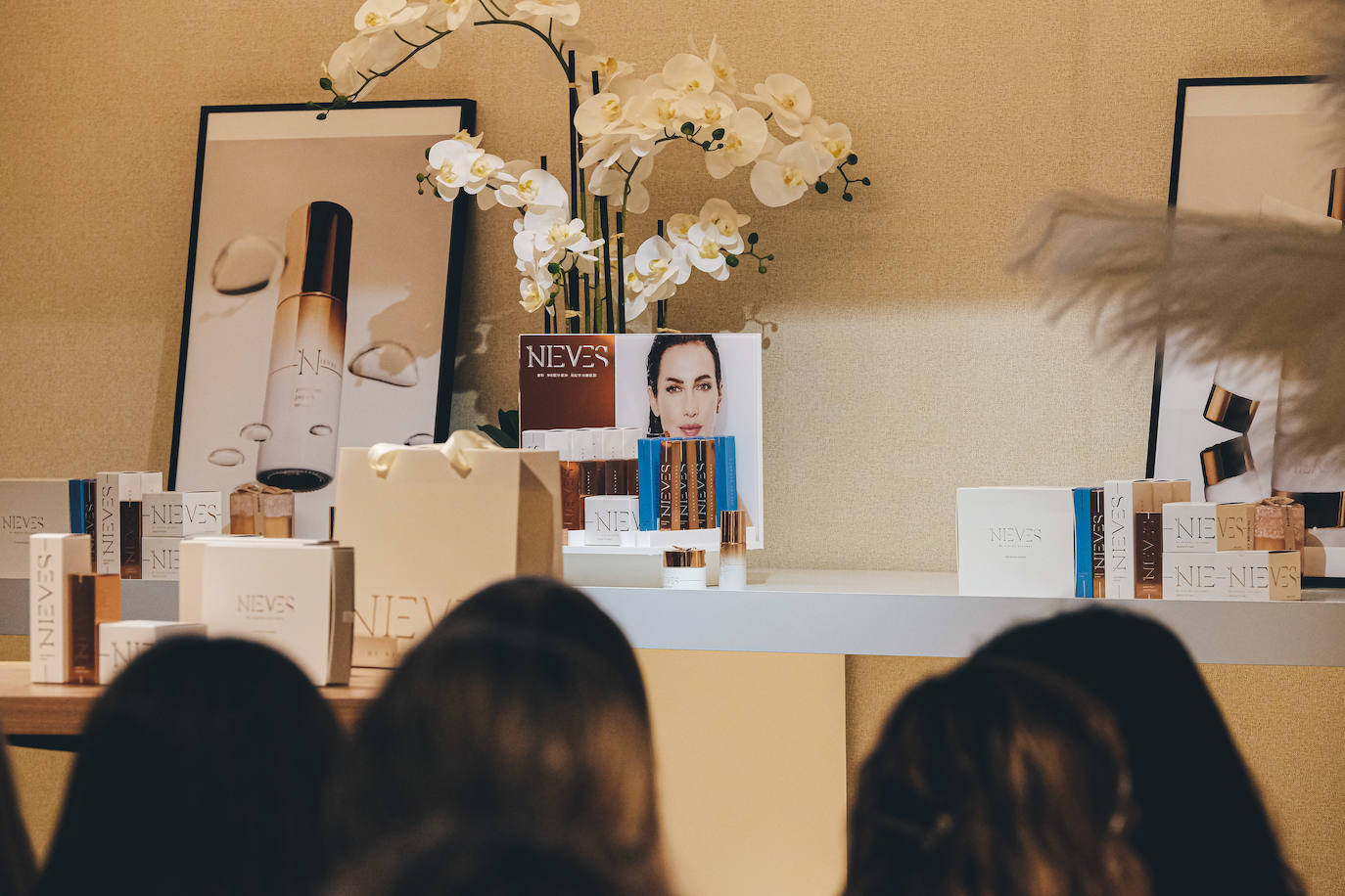 Nieves Álvarez presenta en Alicante su nueva línea de belleza