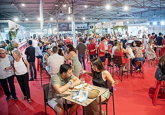 Lleno absoluto en la 'Isla de Tapas' en la feria Alicante Gastronómica.