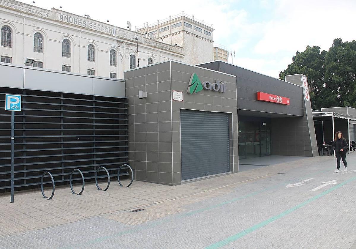 Entrada a la estación de tren Elx-Parc.
