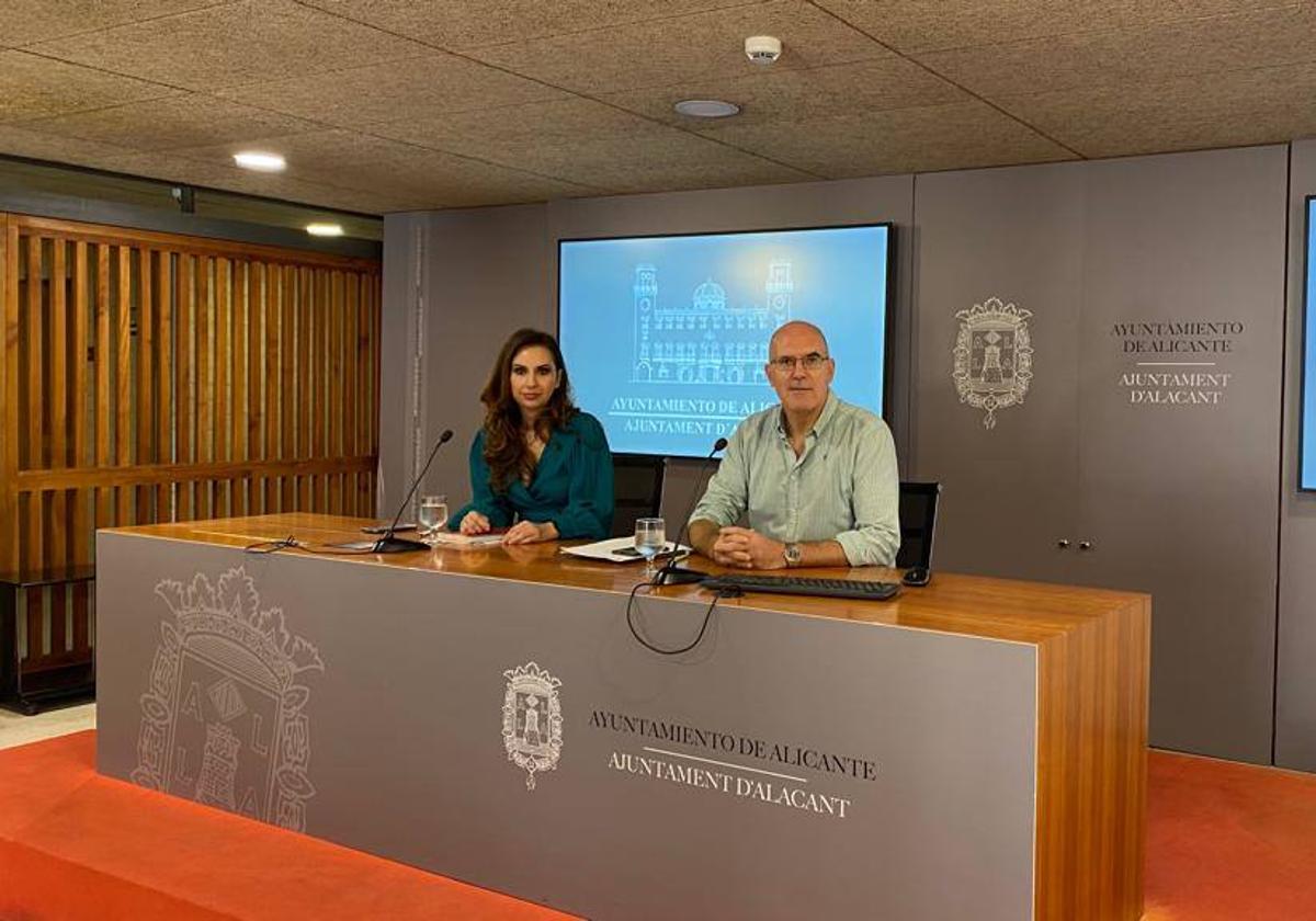 Los portavoces del equipo de gobierno local, Ana Poquet, y el vicealcalde, Manuel Villar.