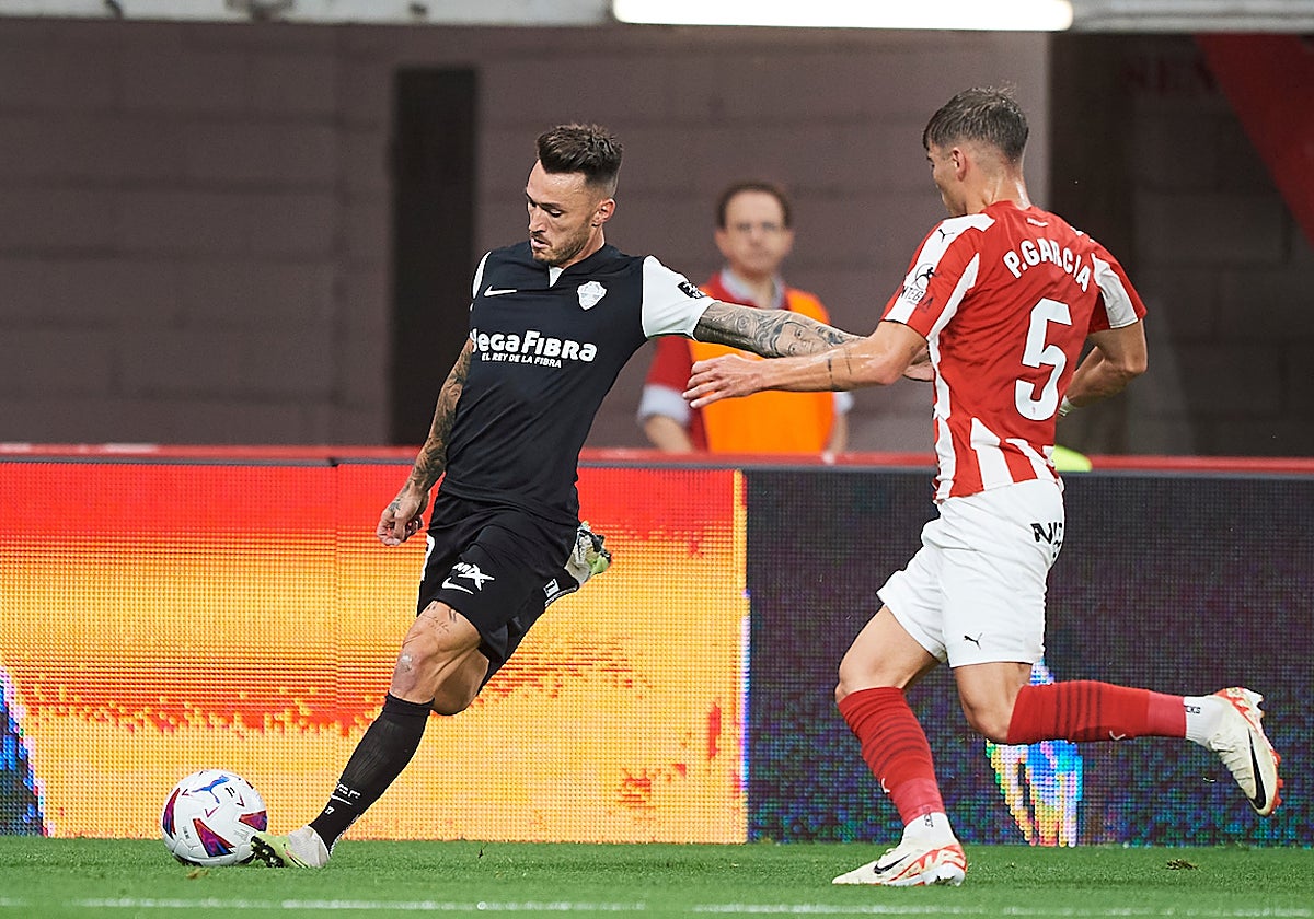 El Elche se estrella en Gijón y deja tocado a Beccacece (2-0)