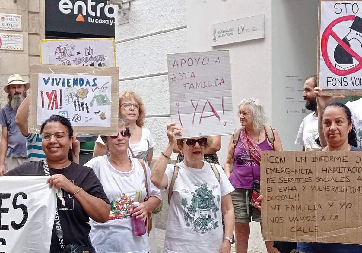 Una de las protestas organizadas por Sindicat del Barri de Carolines.
