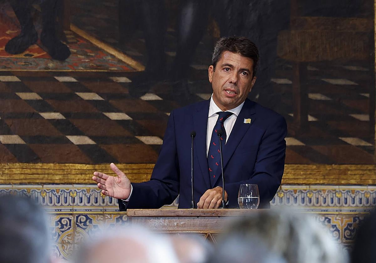 El president de la Generalitat, Carlos Mazón, pronuncia su primer discurso del 9 d'Octubre, Día de la Comunitat Valenciana.