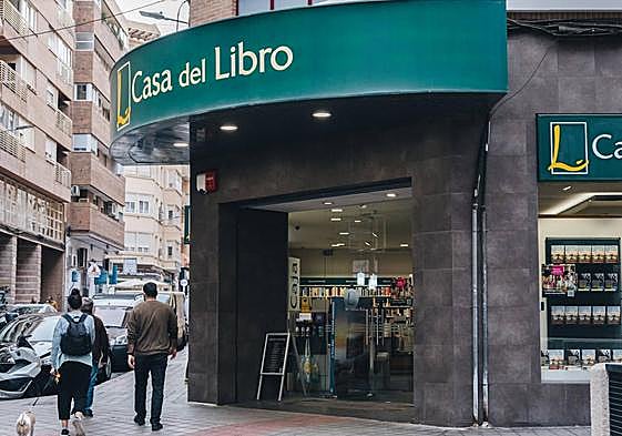 Casa del Libro en la calle Poeta Vila y Blanco de Alicante.