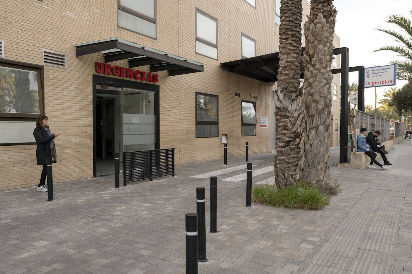 Acceso a las urgencias del Hospital General de Elche.