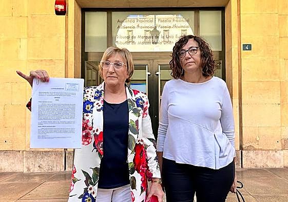 Ana Barceló presenta la denuncia ante la Fiscalía.