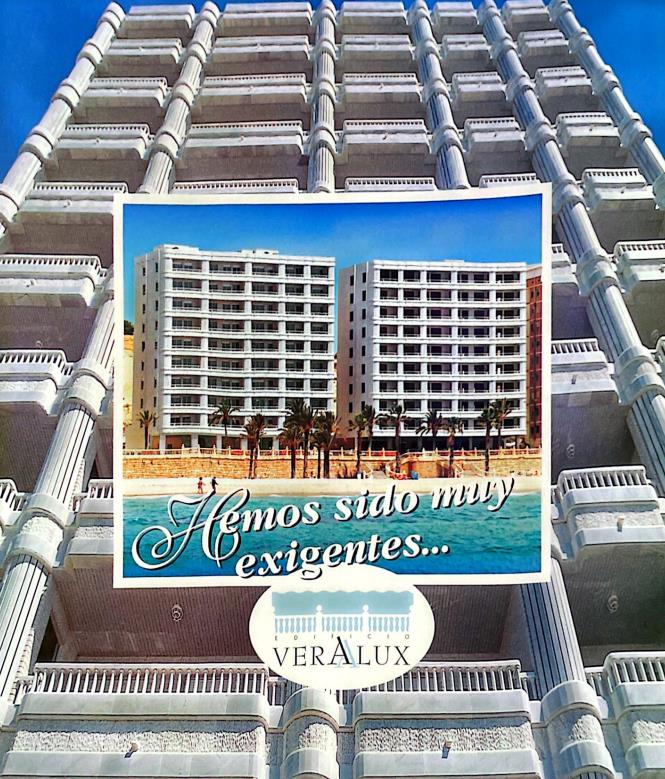 Folleto original de venta de los apartamentos de las torres Veralux.