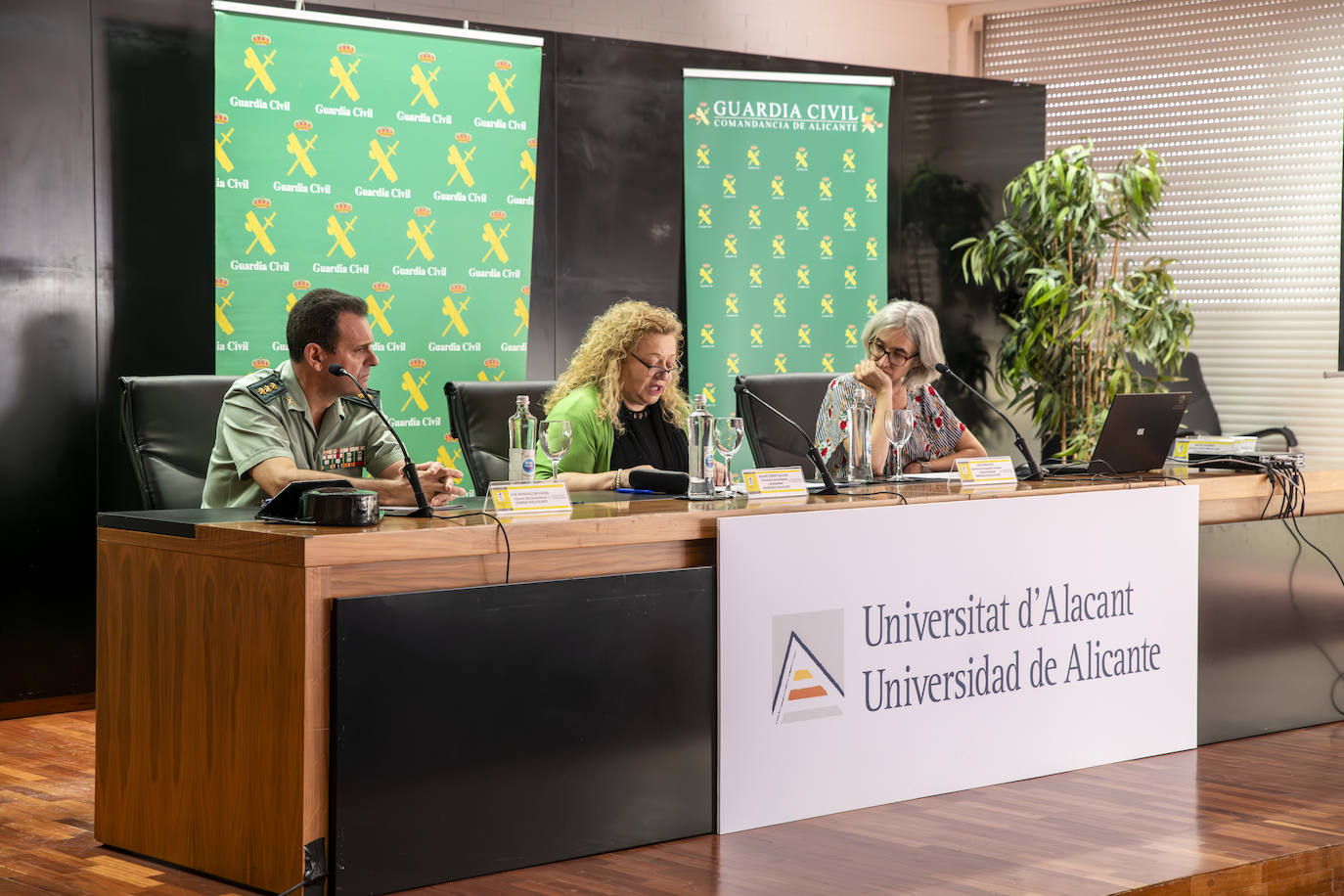 Conferencia sobre la presencia de las mujeres en la Guardia Civil
