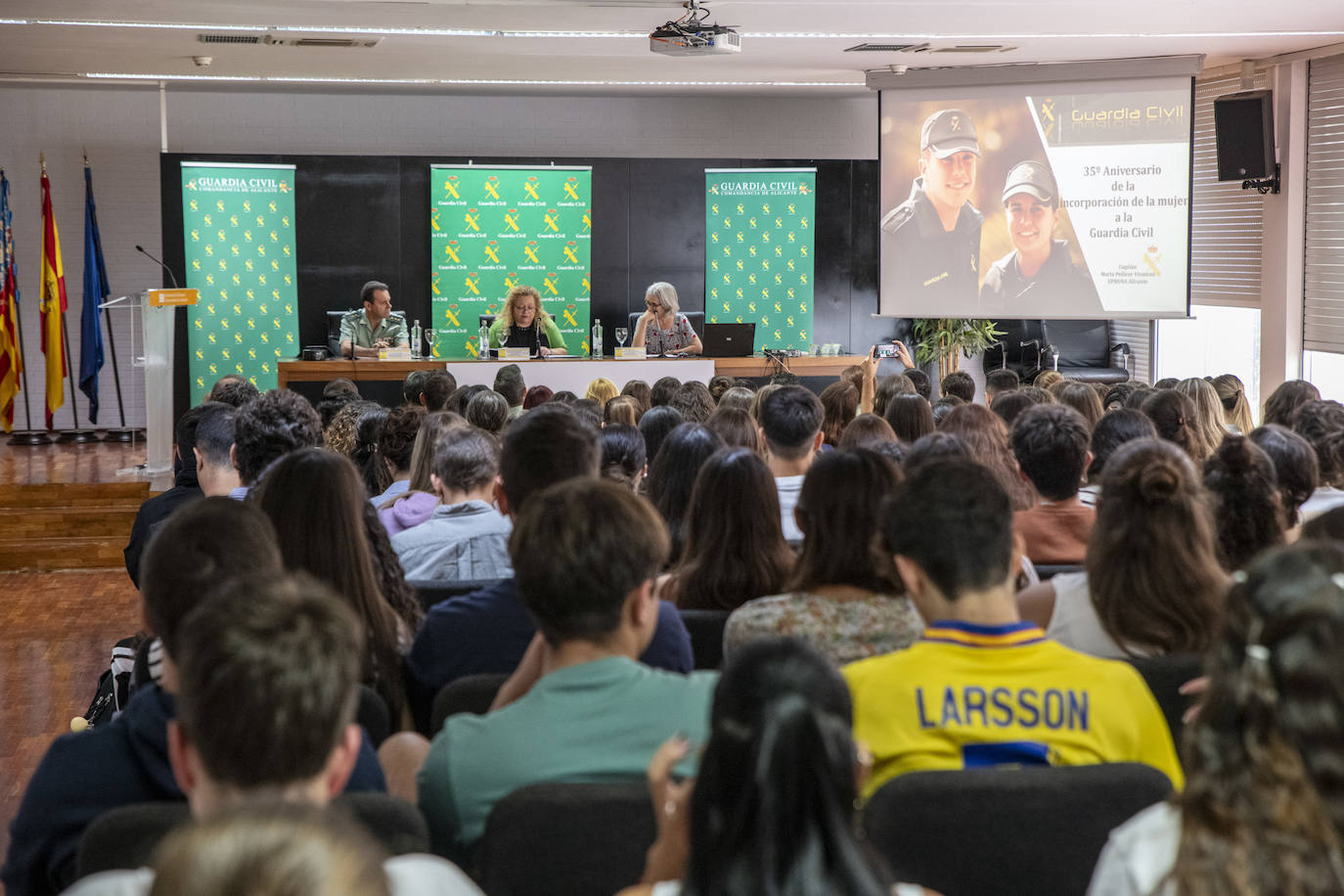 Conferencia sobre la presencia de las mujeres en la Guardia Civil