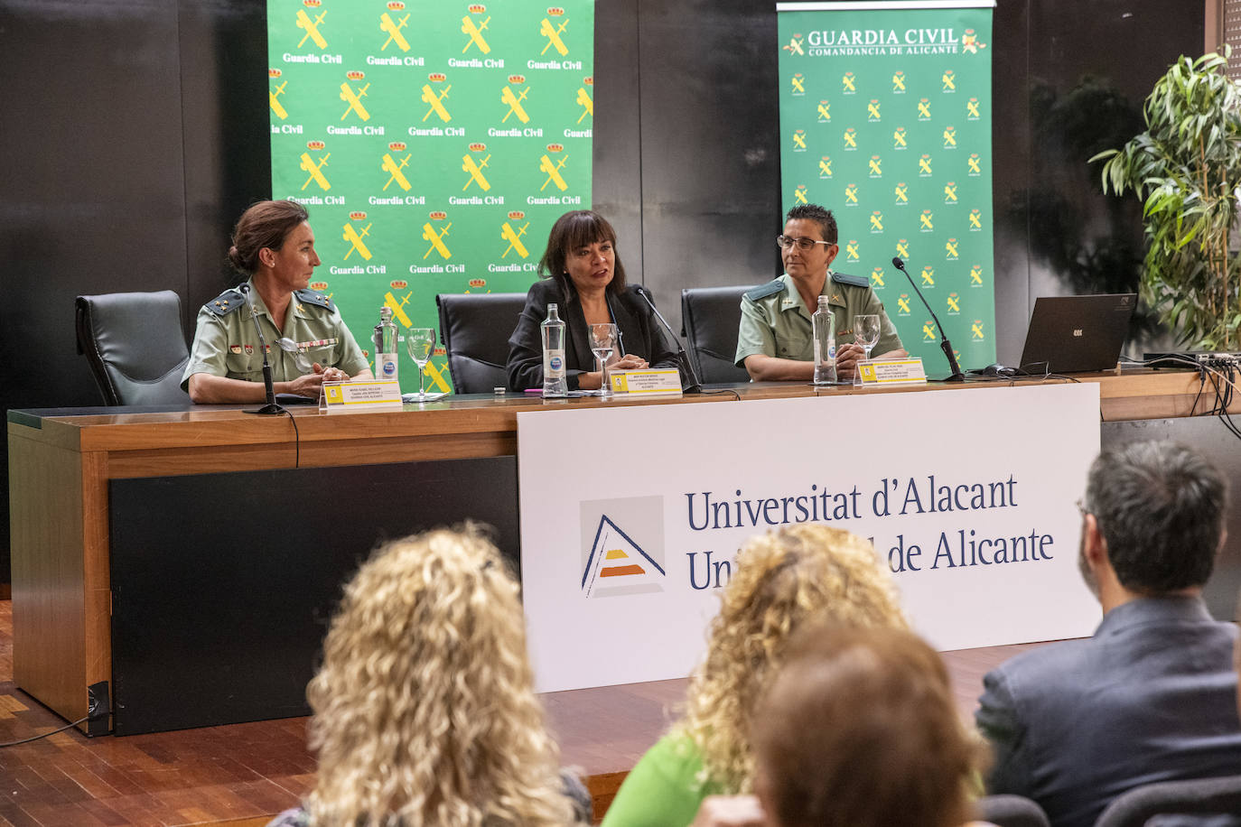 Conferencia sobre la presencia de las mujeres en la Guardia Civil