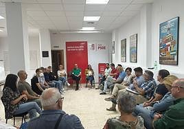 Reunión de miembros del PSOE de San Vicente en la asamblea del grupo municipal