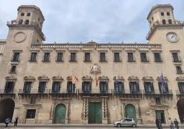 Fachada del Ayuntamiento de Alicante.