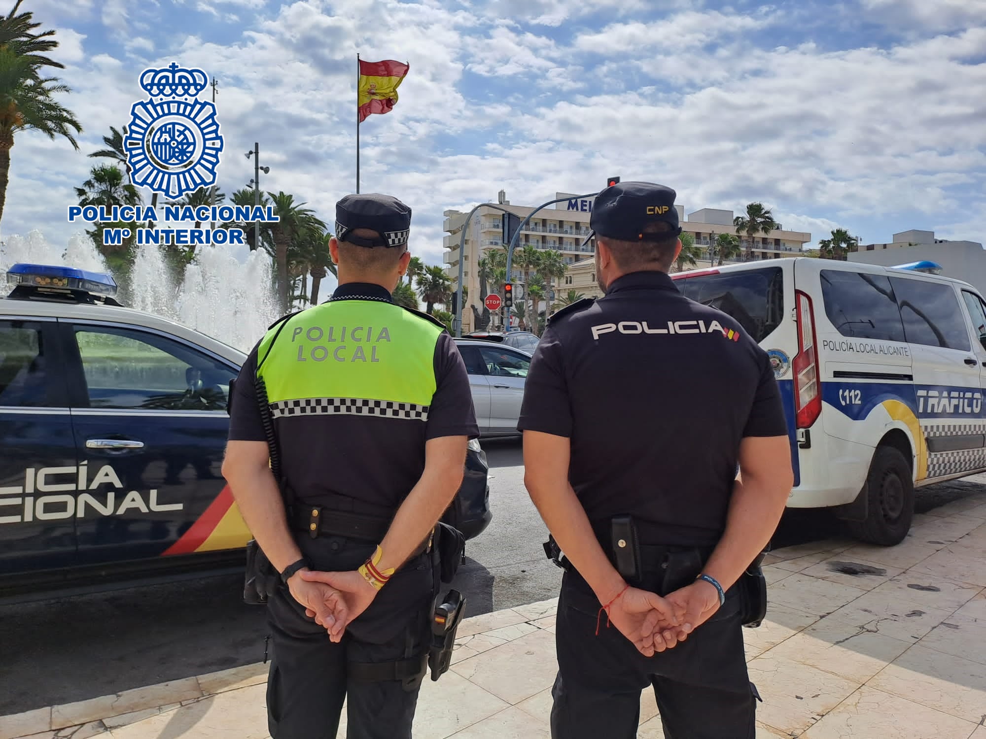 Agentes actúan de paisano en un operativo contra la venta de objetos de segunda mano en Alicante
